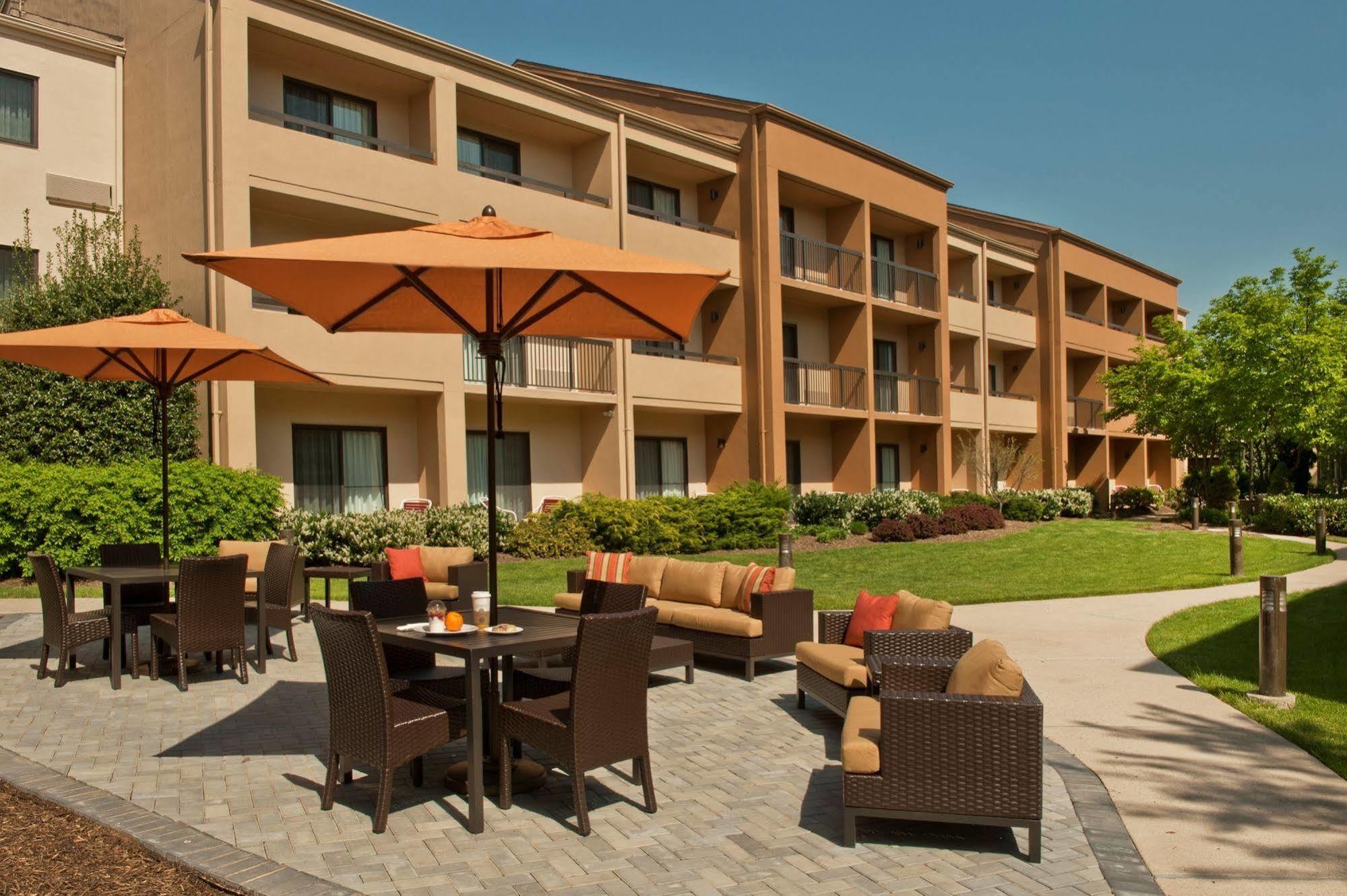 Courtyard By Marriott Dulles Airport Chantilly Exterior photo